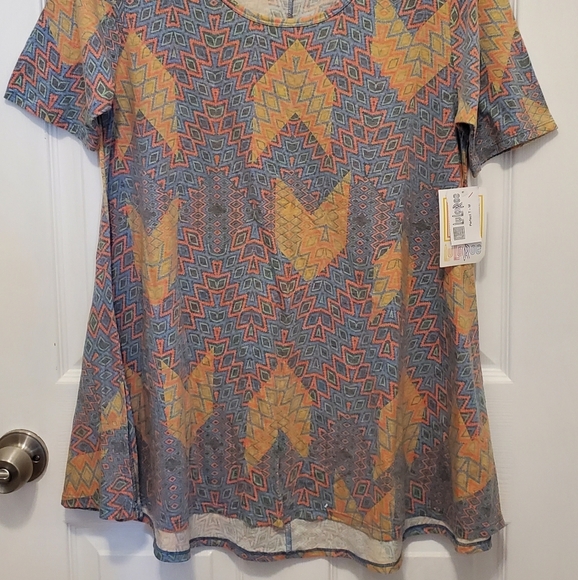 LuLaRoe NWT Perfect‎ T Geometric Patterned top size medium oversized - Picture 2 of 8
